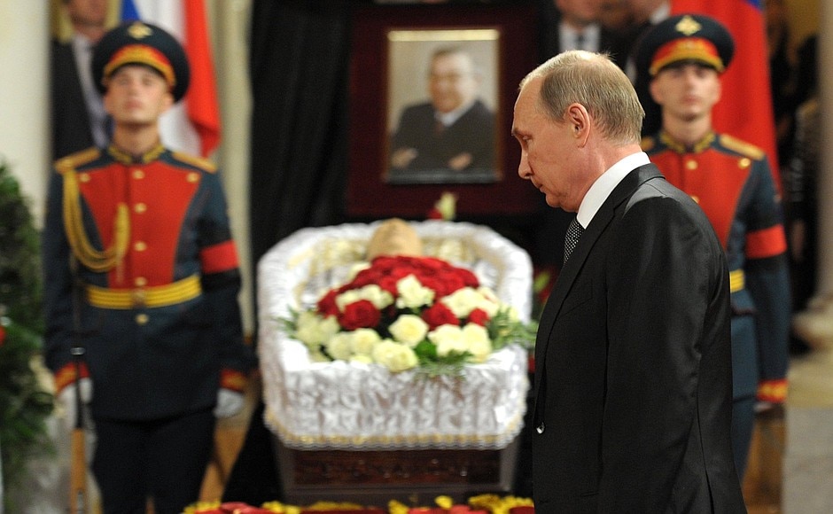 Putin at Primakov's funeral ceremony